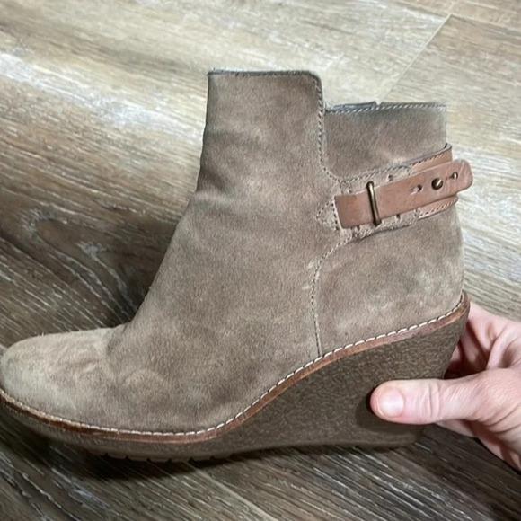 Cole Haan Martina Suede Tan Ankle Booties, size 6.5 - Picture 1 of 13